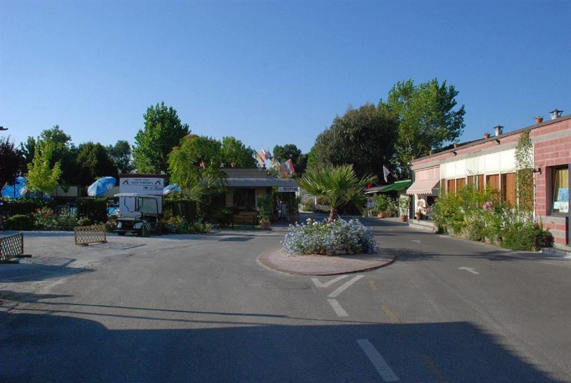 Village Torre Pendente Acampamento 3*